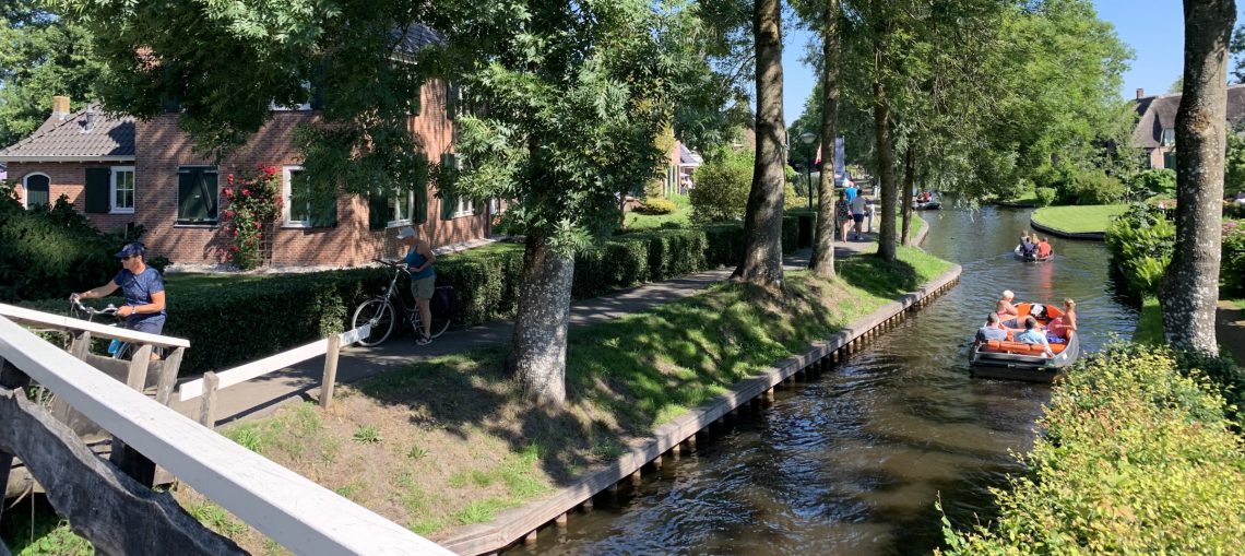 Avondje uit met collega's en varen in Giethoorn