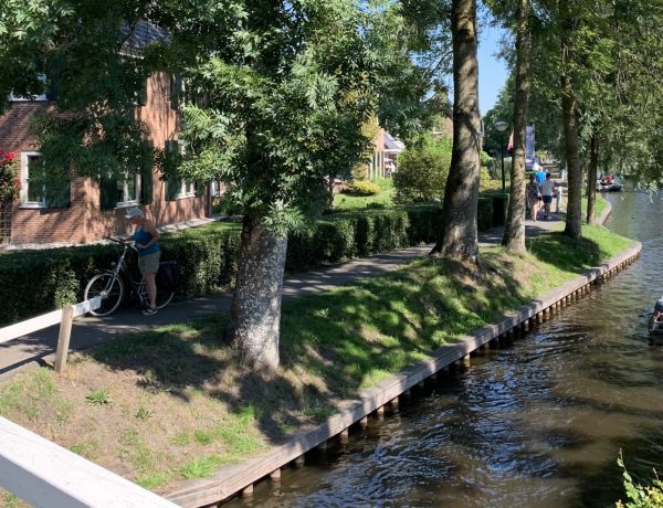 Avondje uit met collega's en varen in Giethoorn